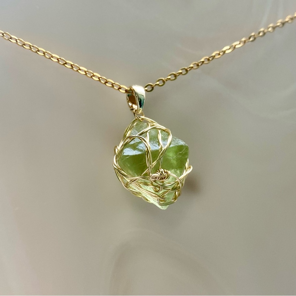 Green Fluorite Gold Wire Wrapped necklace P49